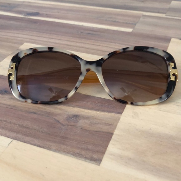 Tory Burch Accessories - Tory Burch Tortoise Sunglasses